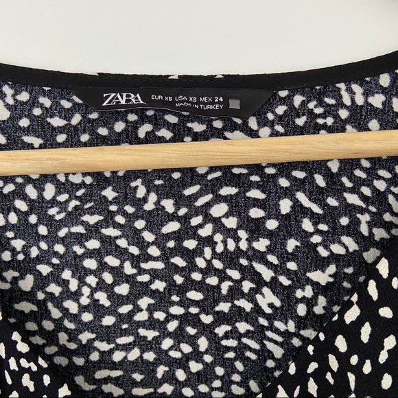 ZARA BLACK/WHITE PRINT PEPLUM TOP/BLOUSE WITH RUFFLE NECK, BELL SLEEVES, XS - Picture 5 of 9